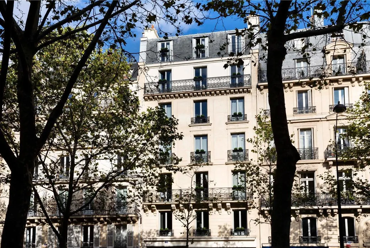 Rayz Eiffel Aparthotel 3*